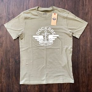 NWT Men’s olive green Dockers logo tee